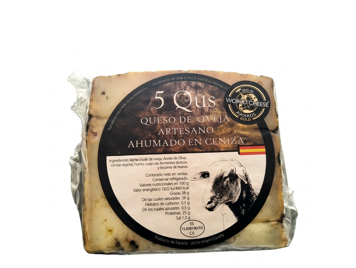 Queso de oveja artesano ahumado en ceniza cuña.
